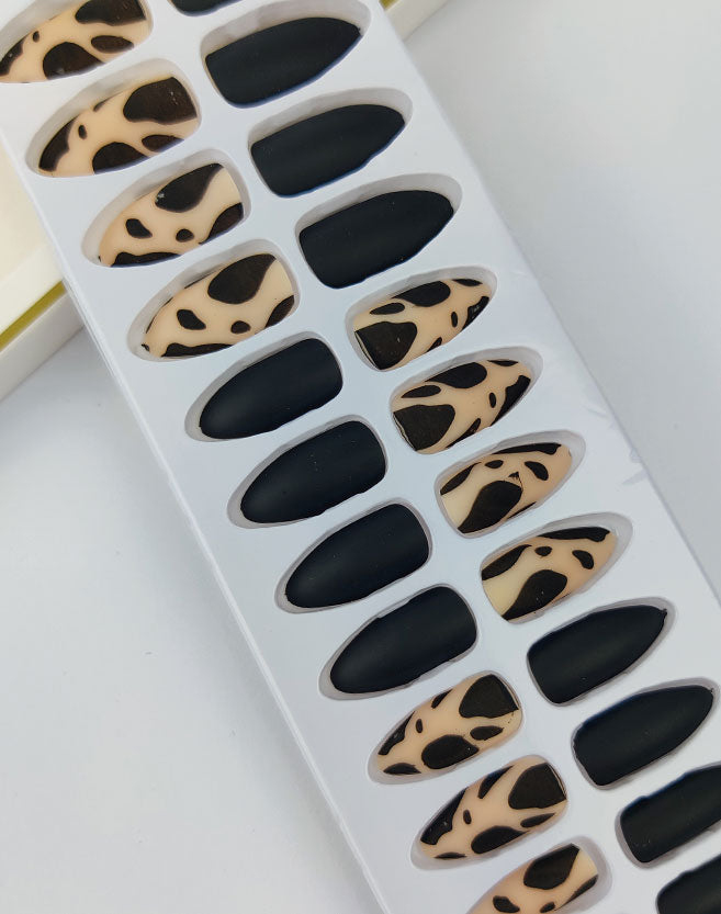 Black & Skin Artificial Printed Nails