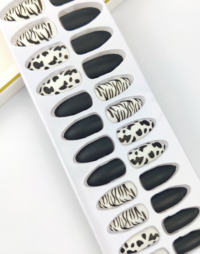 Black & White Artificial Printed Nails